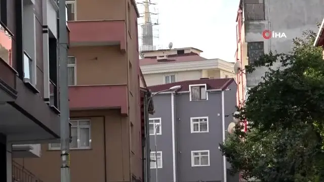 Eşiyle tartışan kadın kendisini ikinci kattan aşağı attı Eşiyle tartışan kadın kendisini ikinci kattan aşağı attı