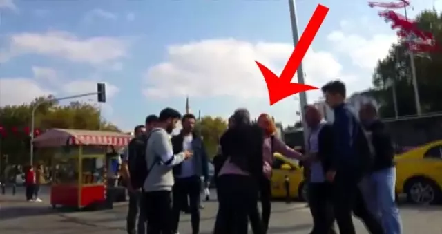Kadıköy'de bir baba, eve götürmek istediği kızından alkol şişesiyle dayak yedi Kadıköy'de bir baba, eve götürmek istediği kızından alkol şişesiyle dayak yedi