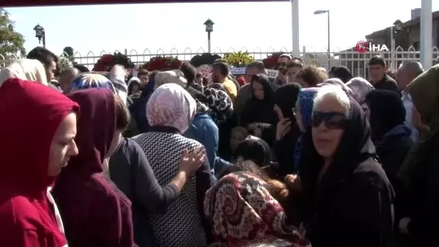 Fatih'te yabancı uyruklu grubun bıçaklı saldırısında öldürülen İsmail Mert Bayer, son yolculuğuna... Fatih'te yabancı uyruklu grubun bıçaklı saldırısında öldürülen İsmail Mert Bayer, son yolculuğuna...