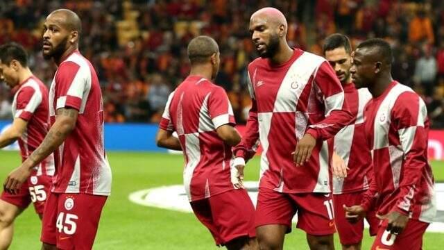 Galatasaray'da yedeklerden Terim'e sitem: Biz iyi oynasak bile formayı onalar giyiyor