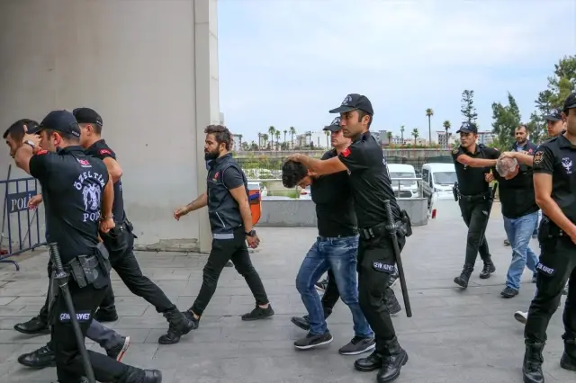Hatay'da uyuşturucu satıcılarına yönelik operasyon Hatay'da uyuşturucu satıcılarına yönelik operasyon