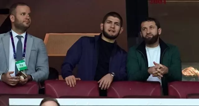 Khabib Nurmagomedov, Galatasaray-Real Madrid maçını tribünden takip etti Khabib Nurmagomedov, Galatasaray-Real Madrid maçını tribünden takip etti