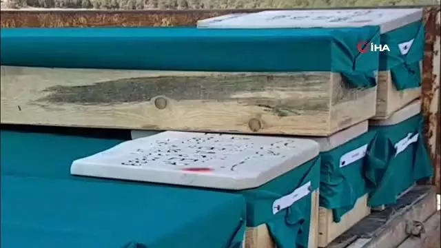 Maden sahasında kalan köy mezarlığındaki kabirler dualarla taşınıyor Maden sahasında kalan köy mezarlığındaki kabirler dualarla taşınıyor