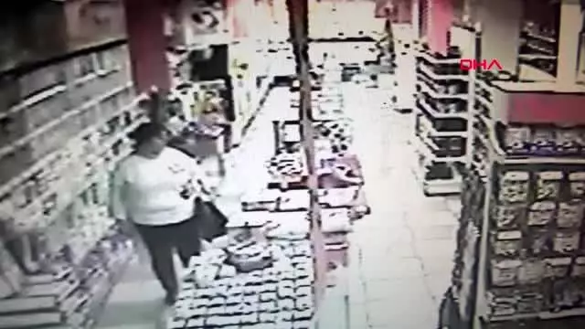 Marketçiyi canından bezdiren hırsızlar kamerada Marketçiyi canından bezdiren hırsızlar kamerada