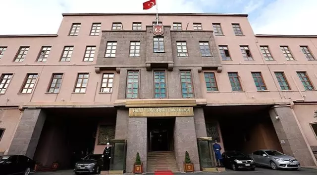 Barış Pınarı Harekatı süresince gönüllü askerliğe 130'u kadın, 2 bin 330 kişi başvurdu Barış Pınarı Harekatı süresince gönüllü askerliğe 130'u kadın, 2 bin 330 kişi başvurdu