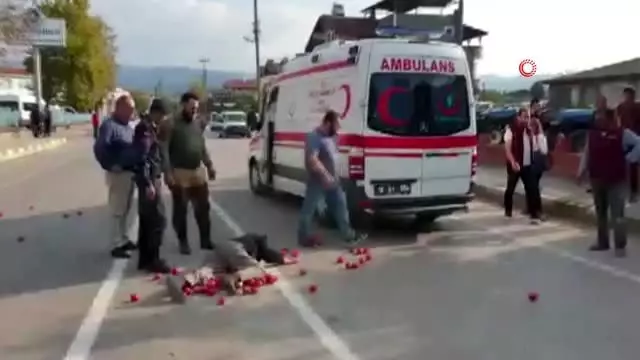 Otomobili sollamak isteyen yaşlı adam kasksız kullandığı motosikleti ile kaza yaptı