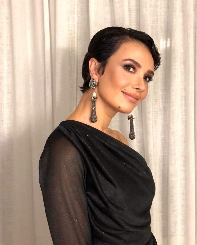 Oyuncu Songül Öden saçlarını kısacık kestirdi