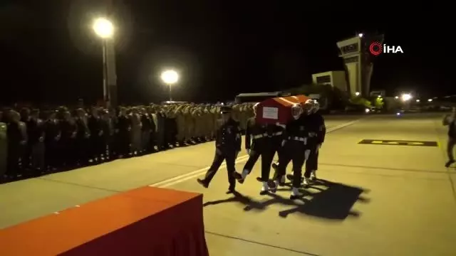 Şehit Zekeriya Altunok'un naaşı memleketi Kayseri'ye gönderildi Şehit Zekeriya Altunok'un naaşı memleketi Kayseri'ye gönderildi