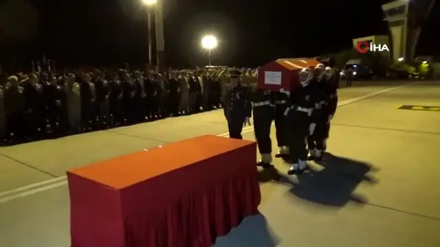 Şehit Zekeriya Altunok'un naaşı memleketi Kayseri'ye gönderildi Şehit Zekeriya Altunok'un naaşı memleketi Kayseri'ye gönderildi