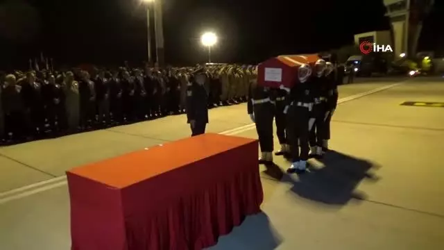 Şehit Zekeriya Altunok'un naaşı memleketi Kayseri'ye gönderildi Şehit Zekeriya Altunok'un naaşı memleketi Kayseri'ye gönderildi