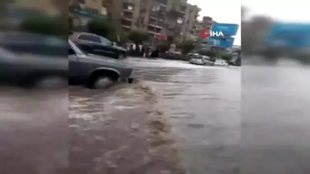 Şiddetli yağışlar nedeniyle havalimanını su bastı Şiddetli yağışlar nedeniyle havalimanını su bastı