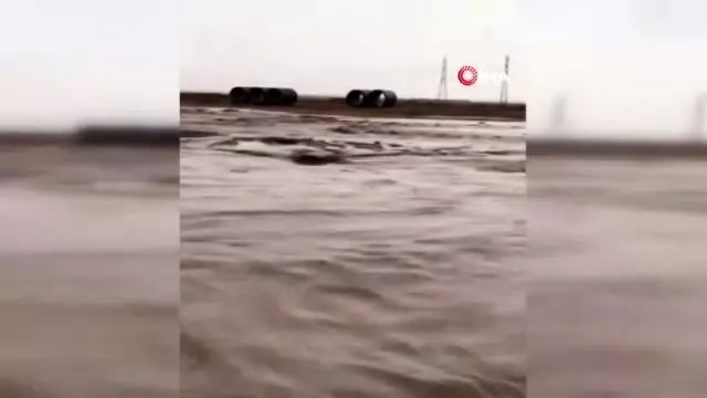 Şiddetli yağışlar nedeniyle havalimanını su bastı Şiddetli yağışlar nedeniyle havalimanını su bastı