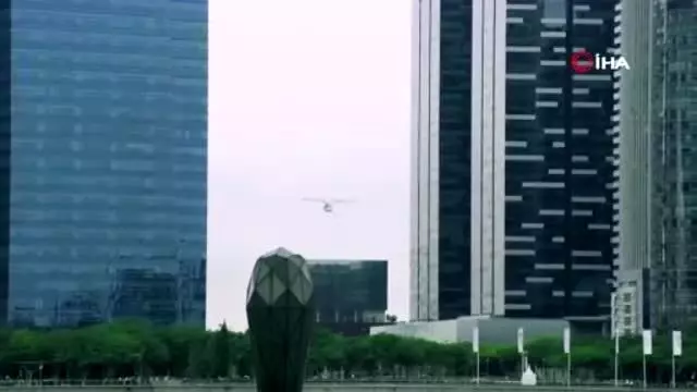 Dünyanın ilk uçan taksisi Singapur semalarında test edildi Dünyanın ilk uçan taksisi Singapur semalarında test edildi