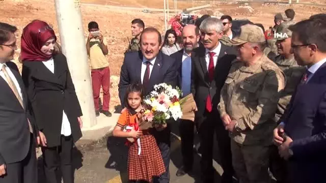 Şırnak'ta şehitler için yapılan anıt açıldı Şırnak'ta şehitler için yapılan anıt açıldı