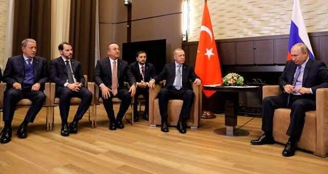 Telefonlarına bakmayan sevgilisini 15 yerinden bıçaklayarak öldürdü