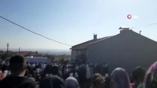 Uşak'ta yangın faciası: 3'ü çocuk 4 ölü Uşak'ta yangın faciası: 3'ü çocuk 4 ölü