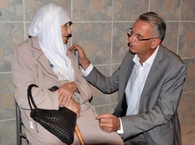 Yaşlı kadının, oğlu ve gelini tarafından sokağa atıldığı iddiası