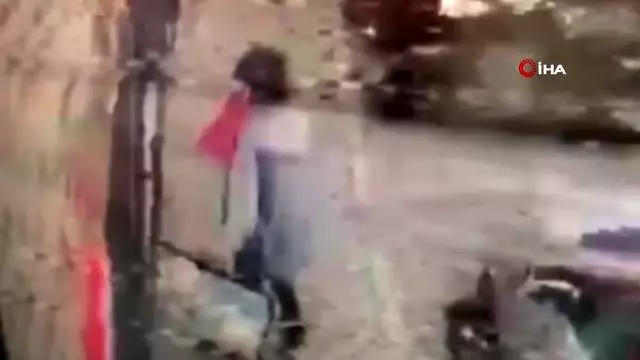 11 yaşındaki çocuğun gururlandıran Türk Bayrağı hassasiyeti