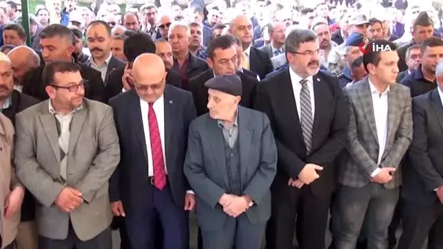 Afyonkarahisar Belediye Başkanı Mehmet Zeybek ve ailesinin acı günü Afyonkarahisar Belediye Başkanı Mehmet Zeybek ve ailesinin acı günü