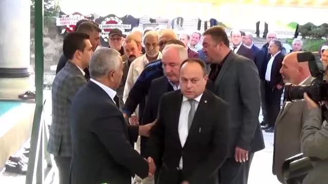 Afyonkarahisar Belediye Başkanı Zeybek'in acı günü Afyonkarahisar Belediye Başkanı Zeybek'in acı günü