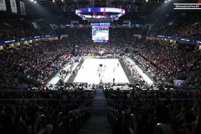 Anadolu Efes, Real Madrid'i 76-60 mağlup etti!