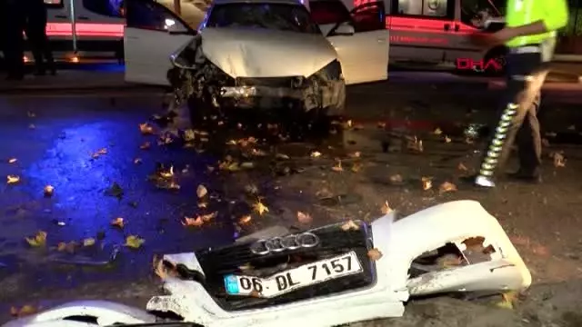 Ankara'da otomobil trafik ışığı ve ağaca çarptı: 3 yaralı Ankara'da otomobil trafik ışığı ve ağaca çarptı: 3 yaralı