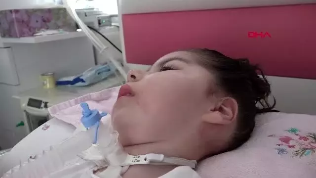 Antalya minik arife, ilk kez hareket ettirdiği elleriyle konsere çağırdı