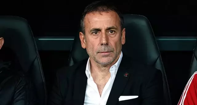 Beşiktaşlı taraftarlar ateşi yaktı: Güle güle sana Avcı Beşiktaşlı taraftarlar ateşi yaktı: Güle güle sana Avcı