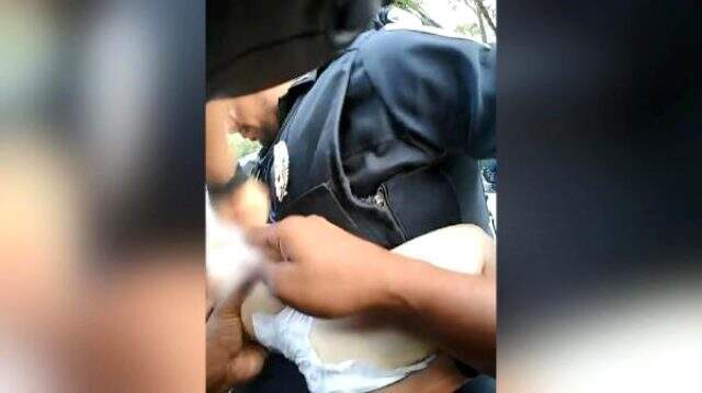 Boğazına kraker kaçan polisin müdahalesi sayesinde ölümden döndü