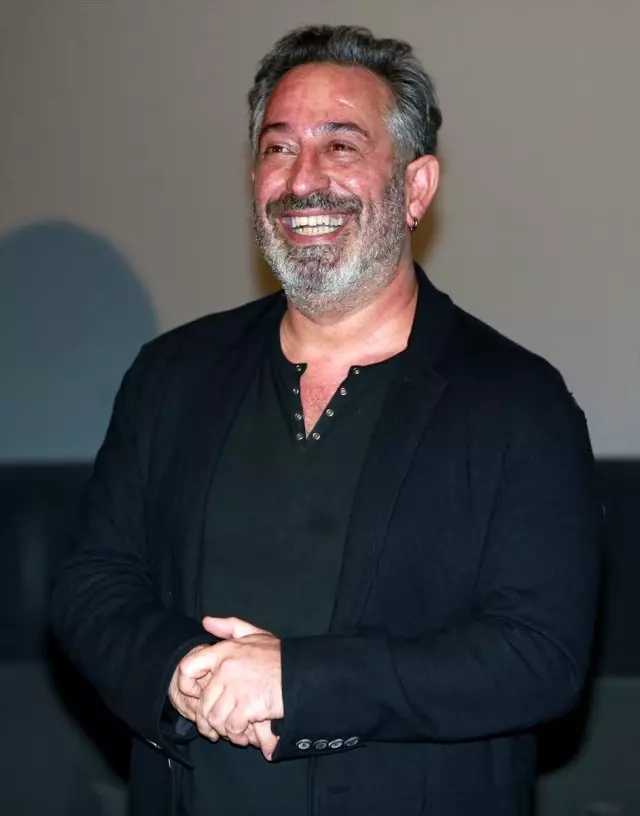 Cem Yılmaz 'Karakomik Filmler'in Başkent gösterimine katıldı Cem Yılmaz 'Karakomik Filmler'in Başkent gösterimine katıldı