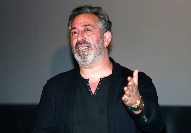 Cem Yılmaz 'Karakomik Filmler'in Başkent gösterimine katıldı Cem Yılmaz 'Karakomik Filmler'in Başkent gösterimine katıldı