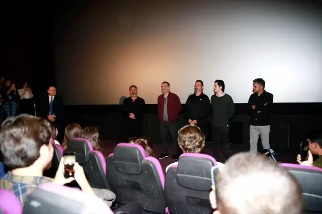 Cem Yılmaz 'Karakomik Filmler'in Başkent gösterimine katıldı Cem Yılmaz 'Karakomik Filmler'in Başkent gösterimine katıldı