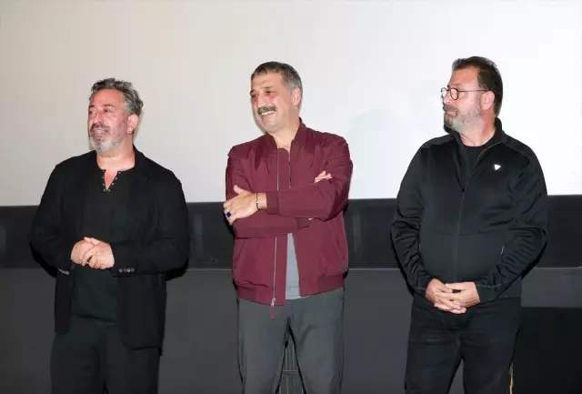 Cem Yılmaz 'Karakomik Filmler'in Başkent gösterimine katıldı Cem Yılmaz 'Karakomik Filmler'in Başkent gösterimine katıldı