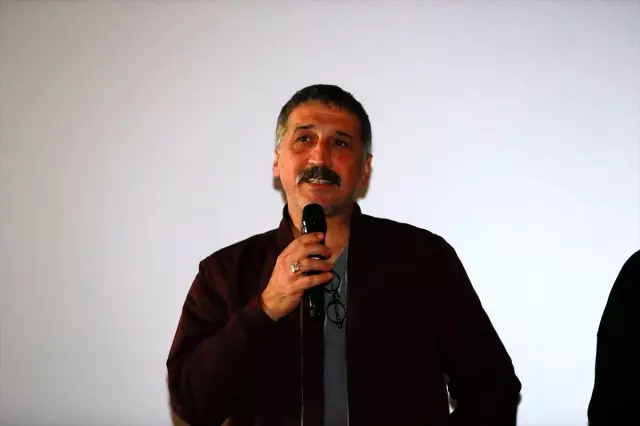 Cem Yılmaz 'Karakomik Filmler'in Başkent gösterimine katıldı Cem Yılmaz 'Karakomik Filmler'in Başkent gösterimine katıldı