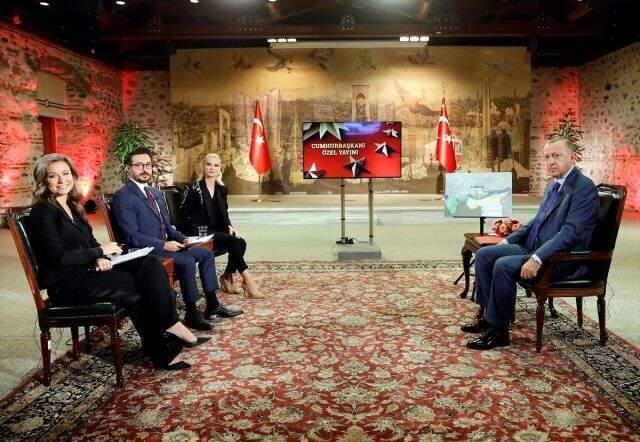 Cumhurbaşkanı Erdoğan canlı yayında açıklamalarda bulunuyor: Trump'a kırgınız, bir teröristle mektup alışverişinde bulunuyorsunuz