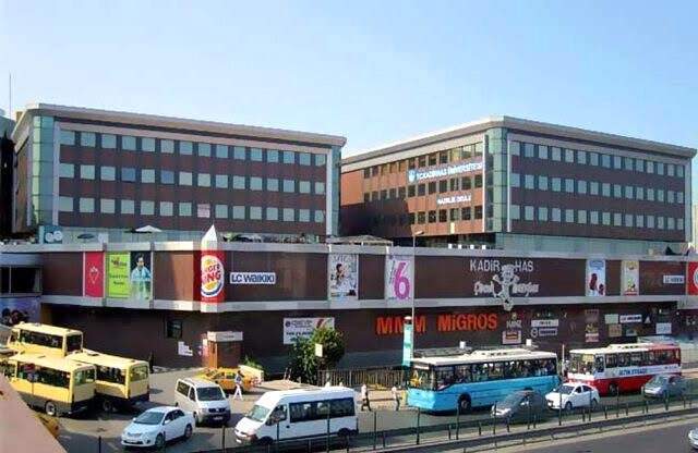 Davutoğlu'ndan parti binası mühürlenmesine tepki