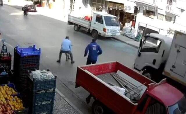 Esnafın müdahalesi, çocuğu ölümden çekip aldı