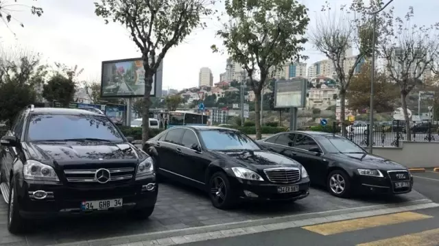 İBB'ye ait 3 lüks araç, müzayede ile 850 bin TL'ye satıldı