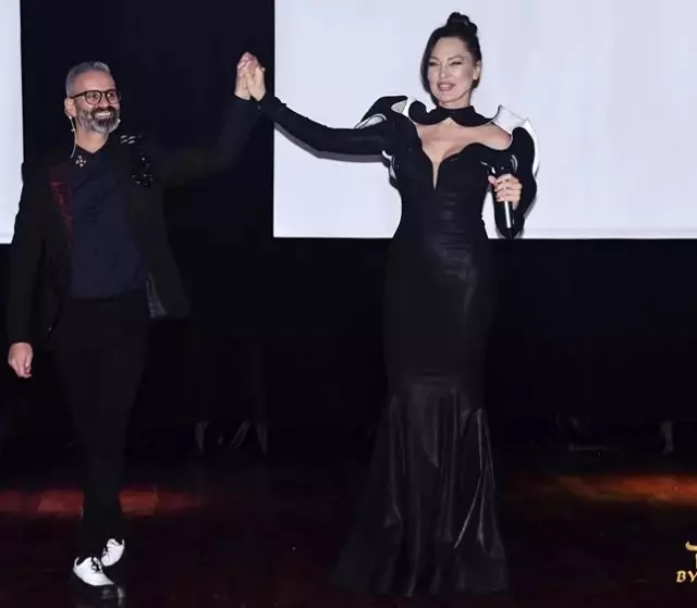 Onlarında Gözyaşları Var, Muhteşem Bir Geceye İmza Attı Onlarında Gözyaşları Var, Muhteşem Bir Geceye İmza Attı