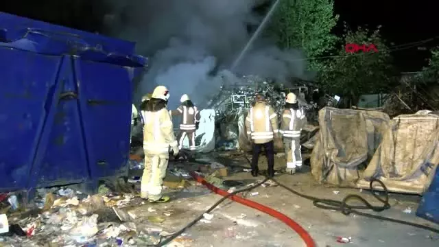 Sancaktepe'de hurdalık yangını Sancaktepe'de hurdalık yangını