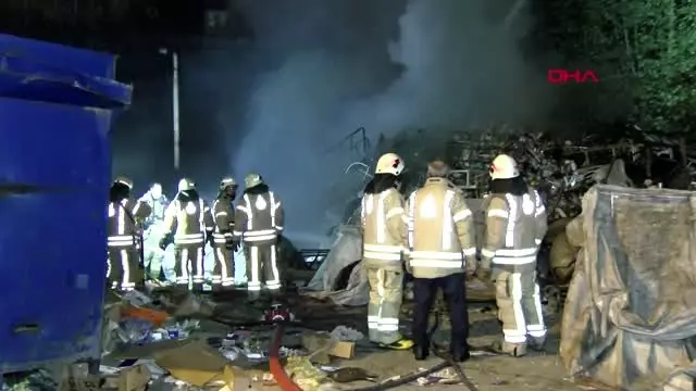 Sancaktepe'de hurdalık yangını Sancaktepe'de hurdalık yangını