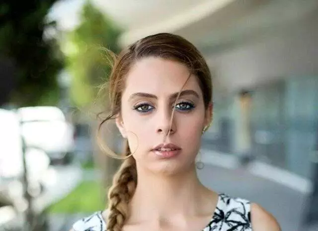 Şarkıcı Zeynep Casali'nin oyuncu kızı Ceren Sarp evlendi