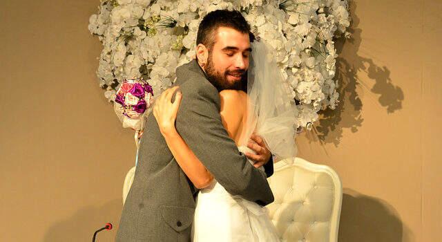 Şarkıcı Zeynep Casali'nin oyuncu kızı Ceren Sarp evlendi