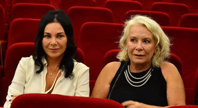 Şarkıcı Zeynep Casali'nin oyuncu kızı Ceren Sarp evlendi