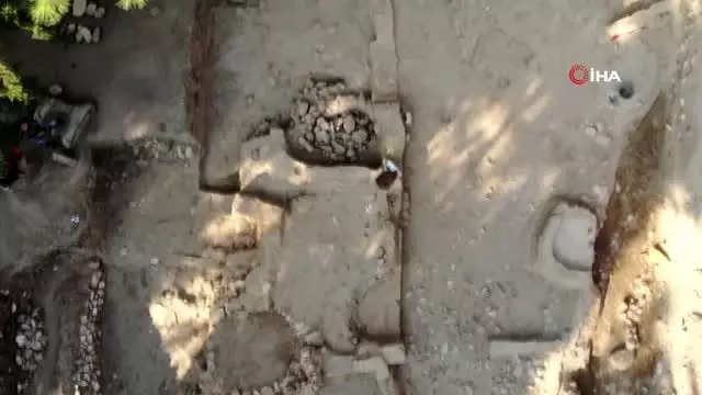 Yumuktepe'de 7 bin yıllık özel mimari kale duvarı ortaya çıktı Yumuktepe'de 7 bin yıllık özel mimari kale duvarı ortaya çıktı