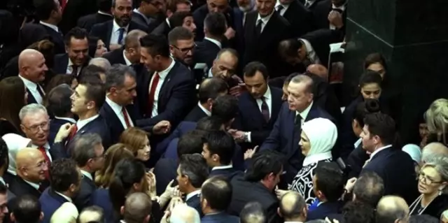 Zafer Bayramı ve Cumhuriyet Bayramı resepsiyonları kaldırıldı