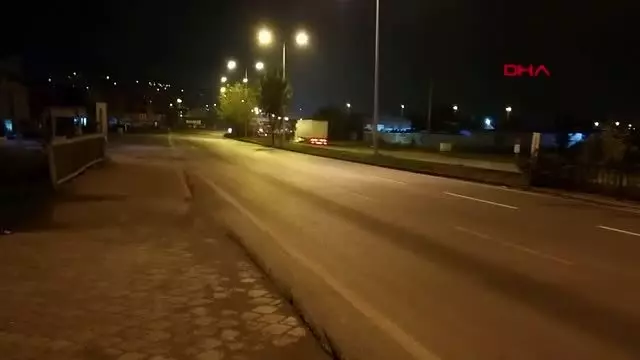 Alt geçit yerine yoldan karşıya geçmek isteyen 2 kadın, otomobilin çarpmasıyla öldü Alt geçit yerine yoldan karşıya geçmek isteyen 2 kadın, otomobilin çarpmasıyla öldü