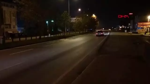Alt geçit yerine yoldan karşıya geçmek isteyen 2 kadın, otomobilin çarpmasıyla öldü Alt geçit yerine yoldan karşıya geçmek isteyen 2 kadın, otomobilin çarpmasıyla öldü