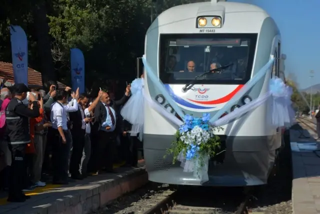 Asker selamını verdi, müjdeleri peş peşe sıraladı Asker selamını verdi, müjdeleri peş peşe sıraladı