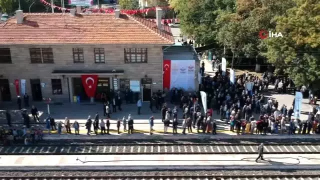 Bakan Turhan, Göller Ekspresi'nin Isparta-İzmir arasında ilk seferine uğurlanması törenine katıldı Bakan Turhan, Göller Ekspresi'nin Isparta-İzmir arasında ilk seferine uğurlanması törenine katıldı